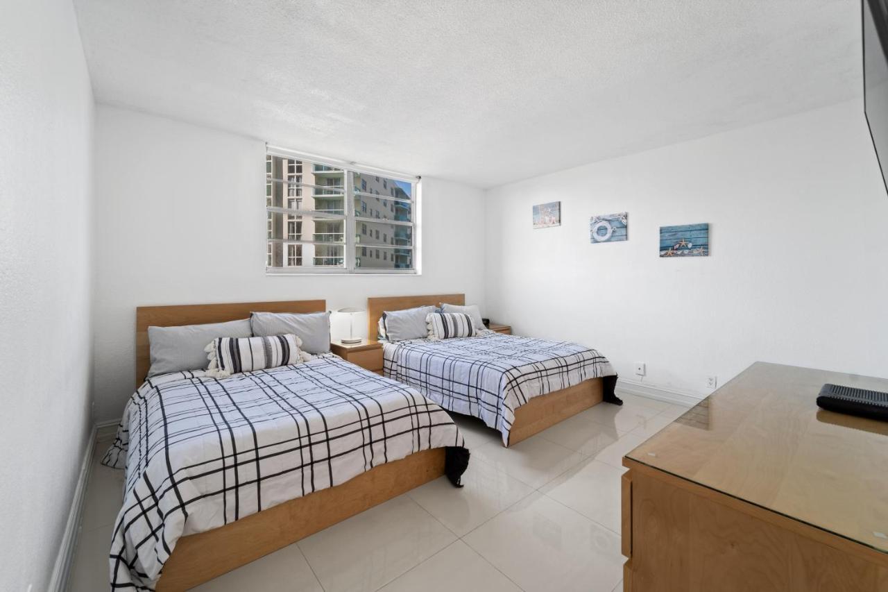 הוליווד Luxury Beachfront Condo Private Beach Access, Pool & Game Room!!! מראה חיצוני תמונה